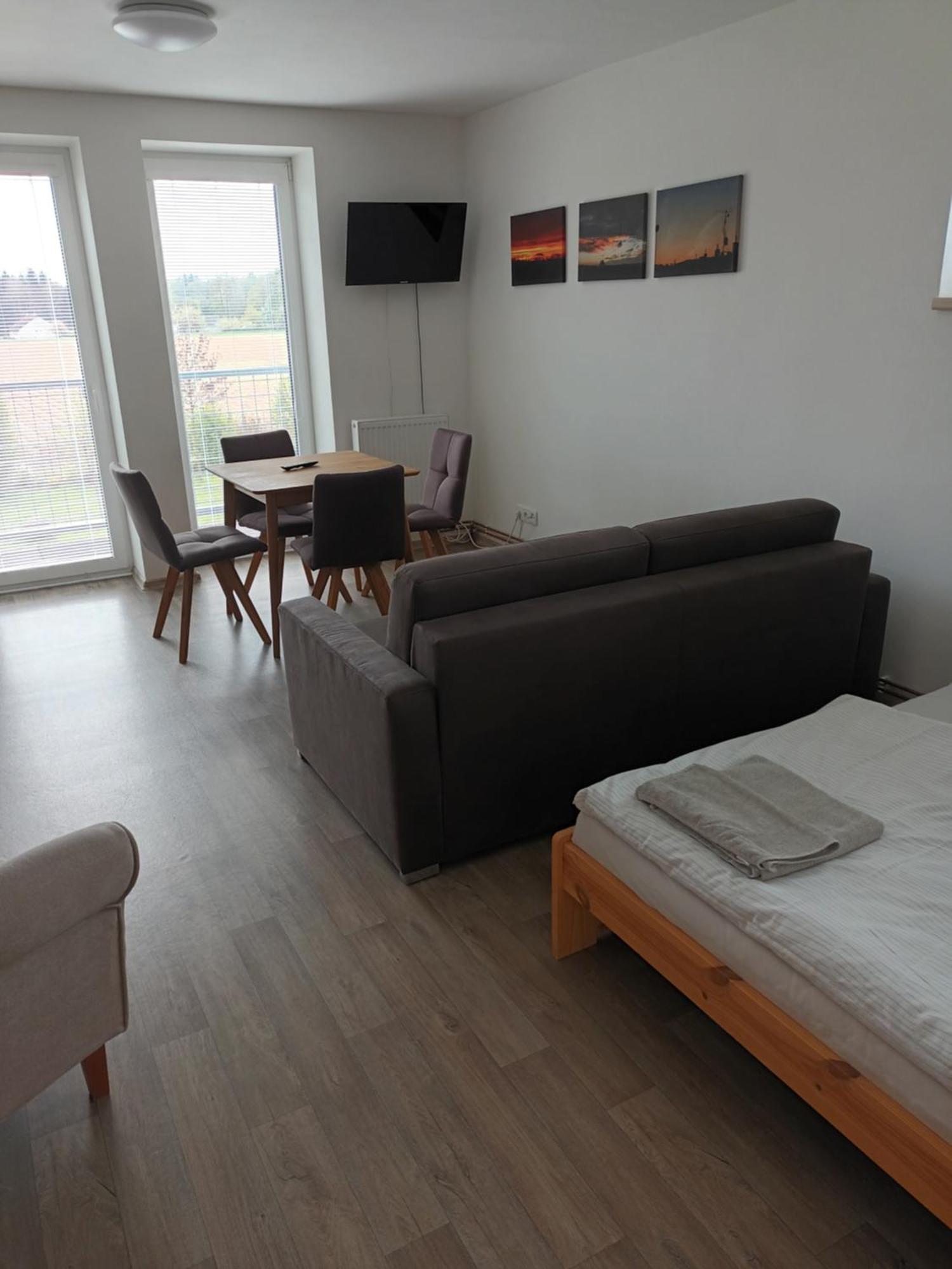 Penzion Na Samotach Lägenhet Jindřichŭv Hradec Exteriör bild